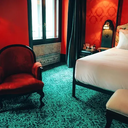 Guest house Pensao Madam's 4*