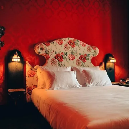 Guest house Pensao Madam's 4*