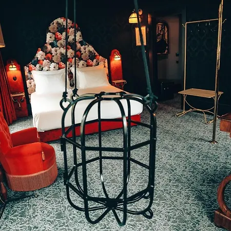 Pensao Madam's Guest house 4*