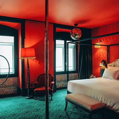 Guest house Pensao Madam's 4*