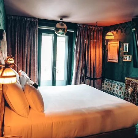 Guest house Pensao Madam's 4*