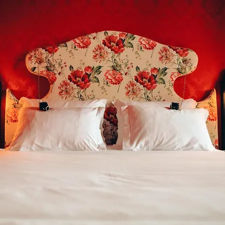 Pensao Madam's Guest house 4*