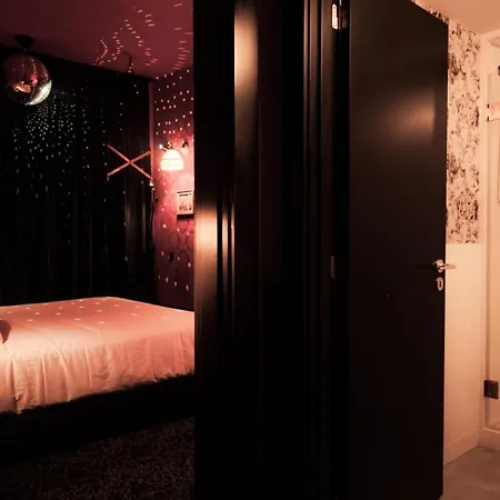 Pensao Madam's Guest house *