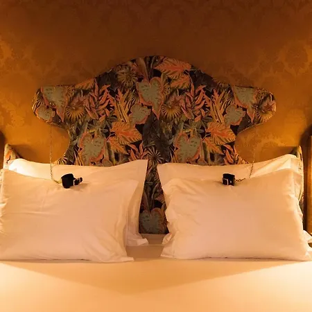 Guest house Pensao Madam's 4*