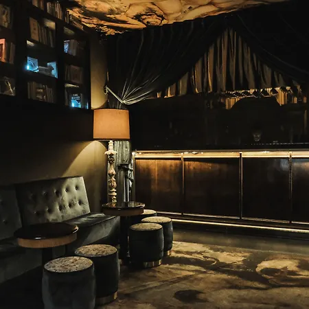 Pensao Madam's Guest house 4*