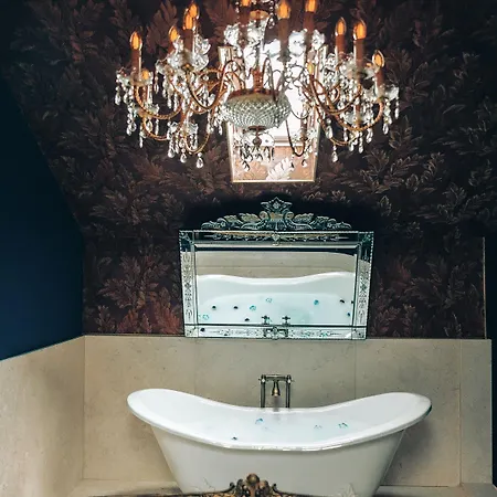 Pensao Madam's Guest house 4*