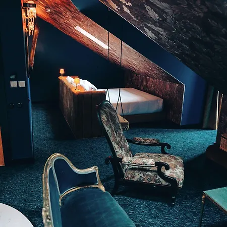 Pensao Madam's Guest house 4*