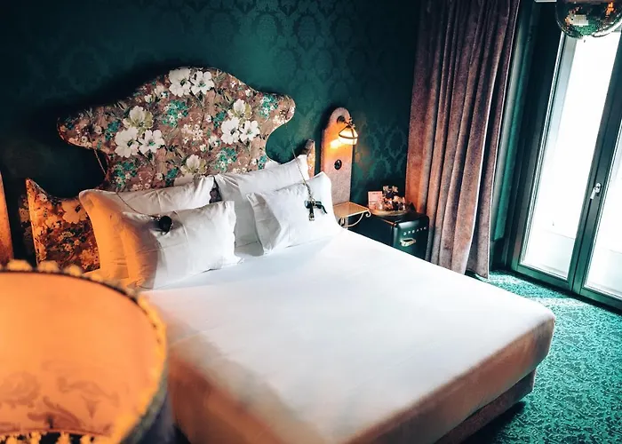 Guest house Pensao Madam's 4*