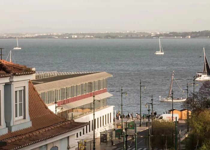 Guest house Pensao Madam's 4*