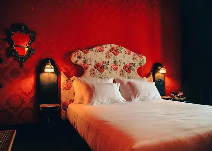 Guest house Pensao Madam's 4*