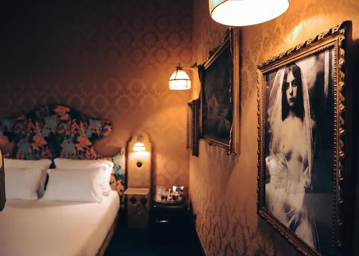 Guest house Pensao Madam's 4*