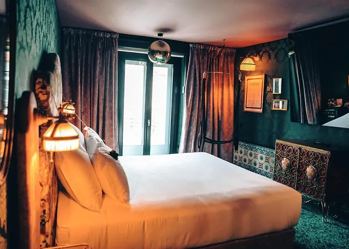 Guest house Pensao Madam's 4*