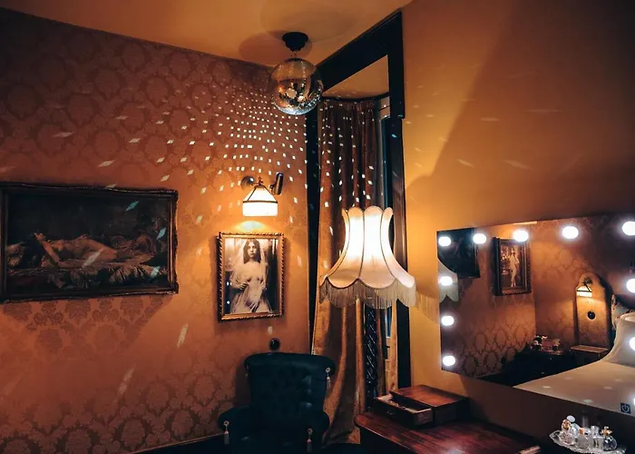 Guest house Pensao Madam's 4*