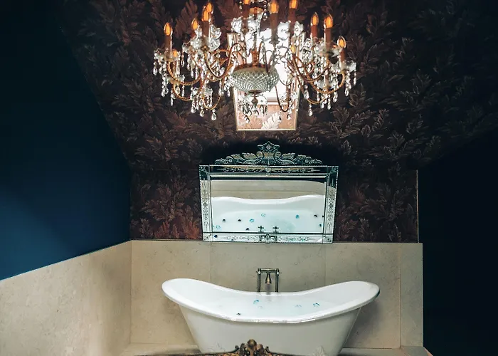 Pensao Madam's Guest house 4*