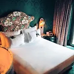 Guest house Pensao Madam's 4*